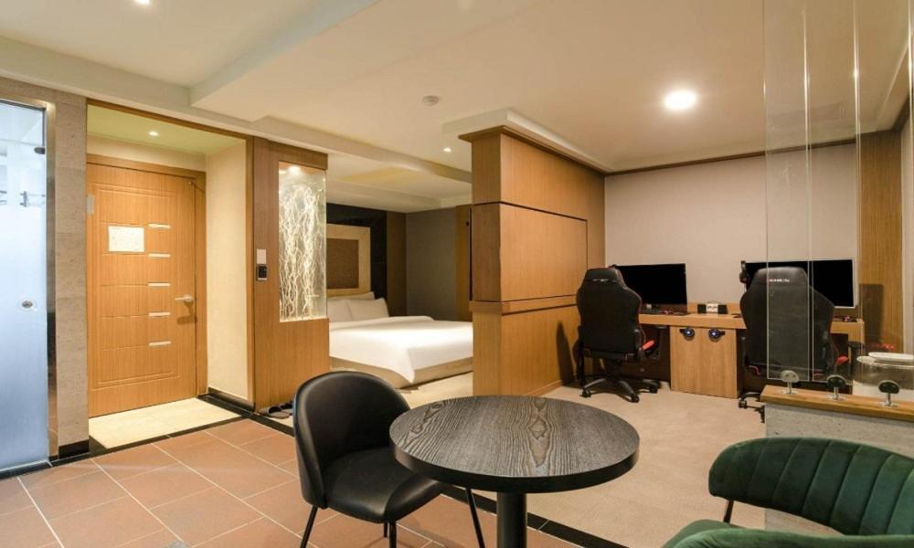 Nowon Luxe Hotel *